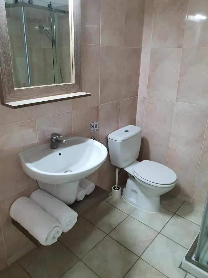 Larnaca Bay Suites Apartman