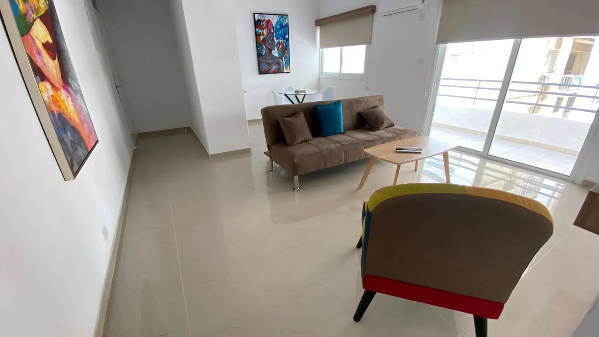 Larnaca Bay Suites Apartman